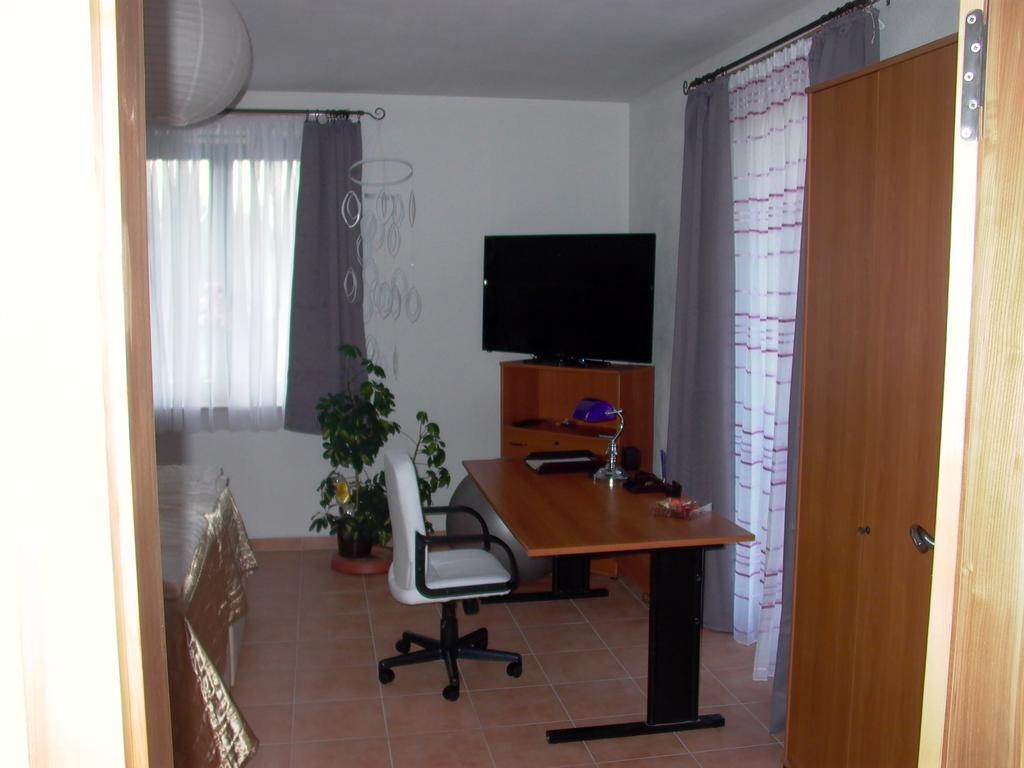 Gaestezimmer Ferienwohnung Villa Alexa, Mit Wallbox Woltersdorf  Kamer foto